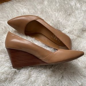 Franco Sarto classic tan wedge